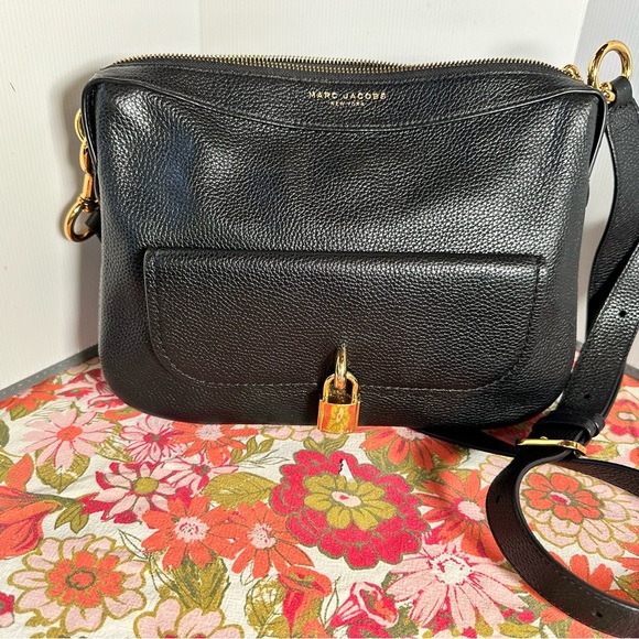 Marc Jacobs Lock That Messenger Crossbody - Picture 2 of 16
